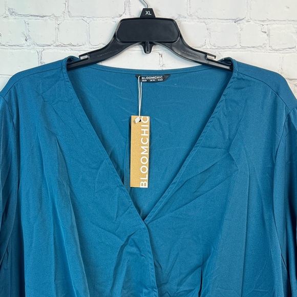 BloomChic Teal Surplice Peplum Top Plus Size 6X 30 - Picture 5 of 8